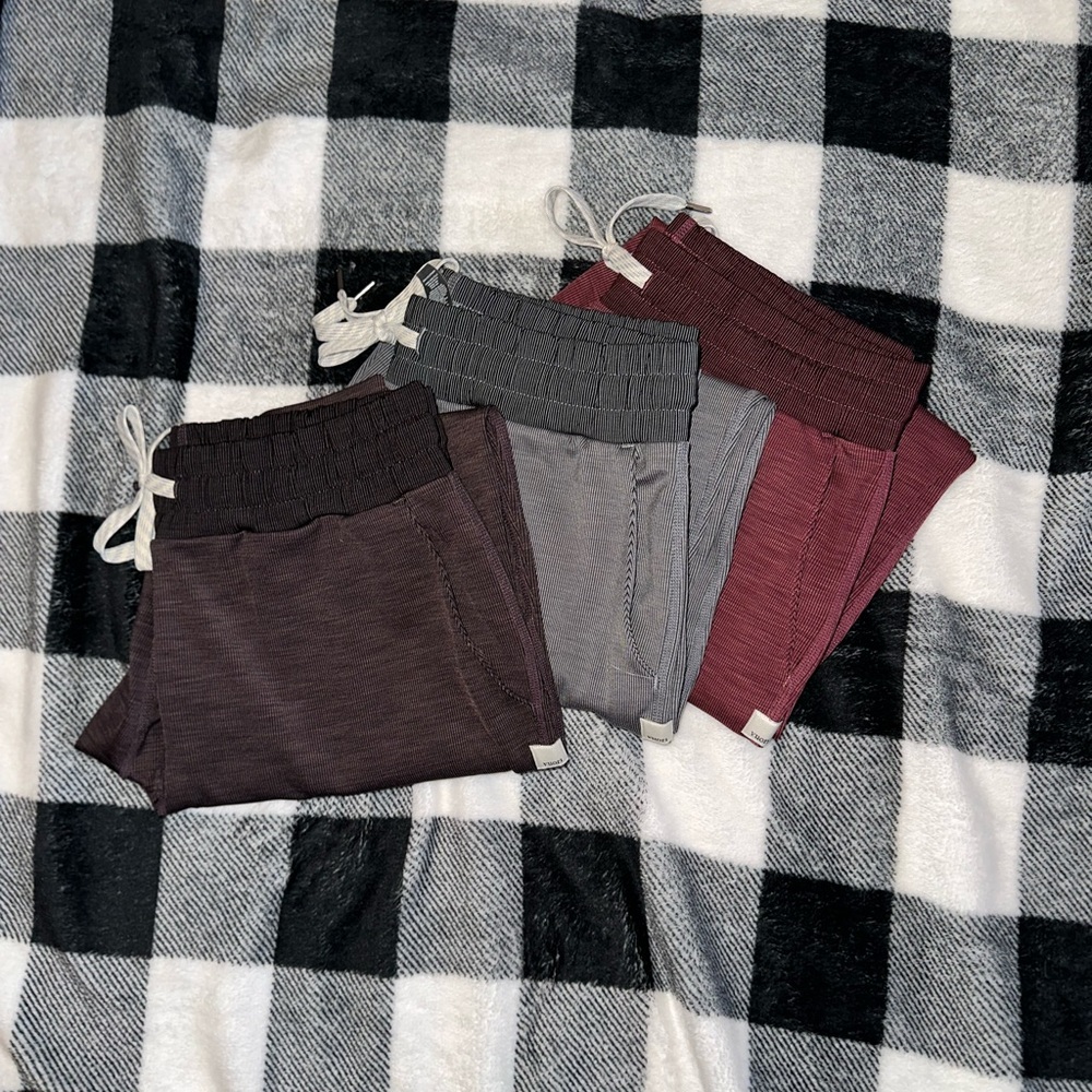 *LOT* of Vuori LUX Performance Joggers - 3 pairs - XS